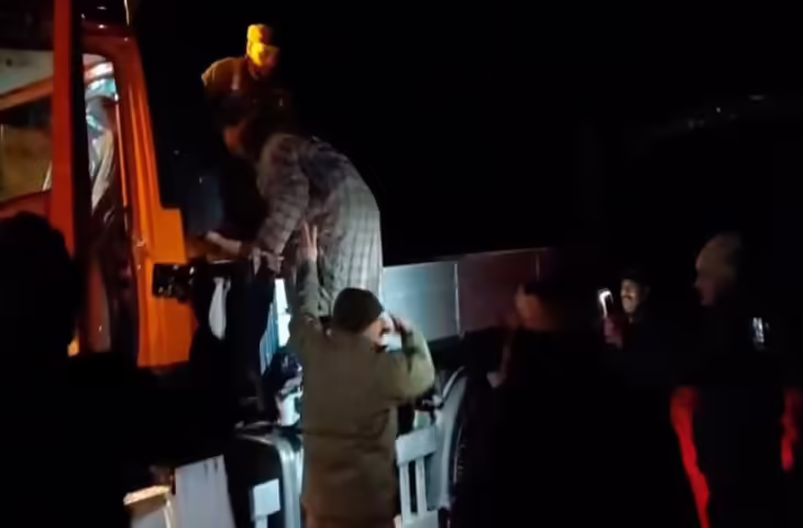 बर्फ में फंसी जान के लिए देवदूत बने जवान, नीलिना टॉप इलाके में फंसे थे तीन लोग