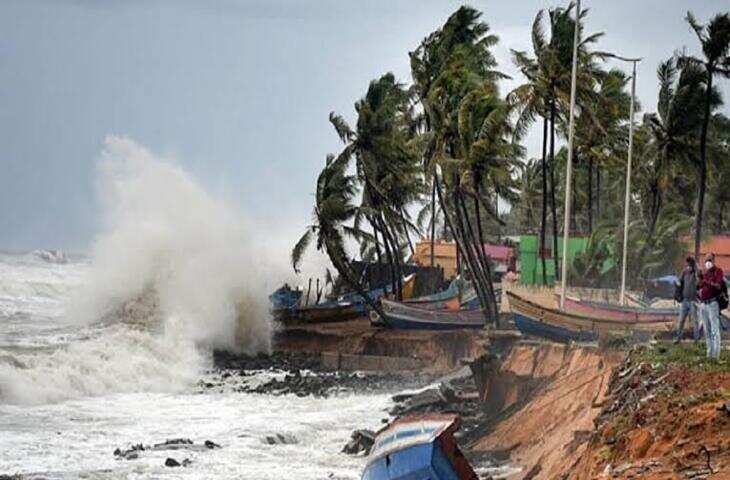 आंध्र प्रदेश की ओर बढ़ रहा चक्रवात, 125 KM/घंटा की रफ्तार से चल सकती हैं हवाएं; 6 लाख लोगों को सुरक्षित निकालने की तैयारी