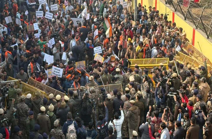Delhi Violence Update: दीपू हत्याकांड को लेकर सड़क पर उतरी VHP! पोलिपोलिस से हुई तीखी झड़प,&nbsp;यूनुस का पुतला फूंका&nbsp;