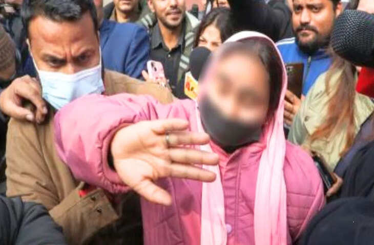 प्रताड़ित कर रहे सेंगर के समर्थक&hellip;बसंत कुंज थाने पहुंची उन्नाव रेप पीड़िता ने लगाया आरोप