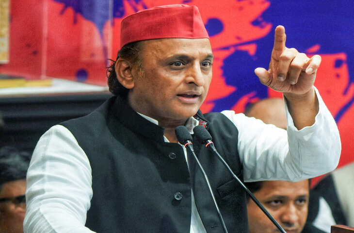 यूपी की सियासत गरमाई: राहुल गांधी के दौरे के बाद अखिलेश यादव का &lsquo;403 सीटों&rsquo; वाला बयान चर्चा में