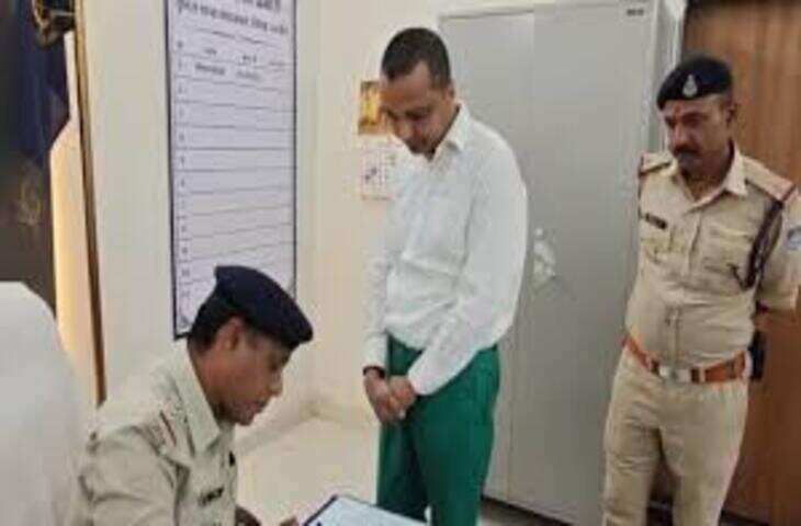 फर्जी IAS बनकर महाकाल दर्शन करने पहुंचा शख्स गिरफ्तार, भस्म आरती से पहले खुली पोल