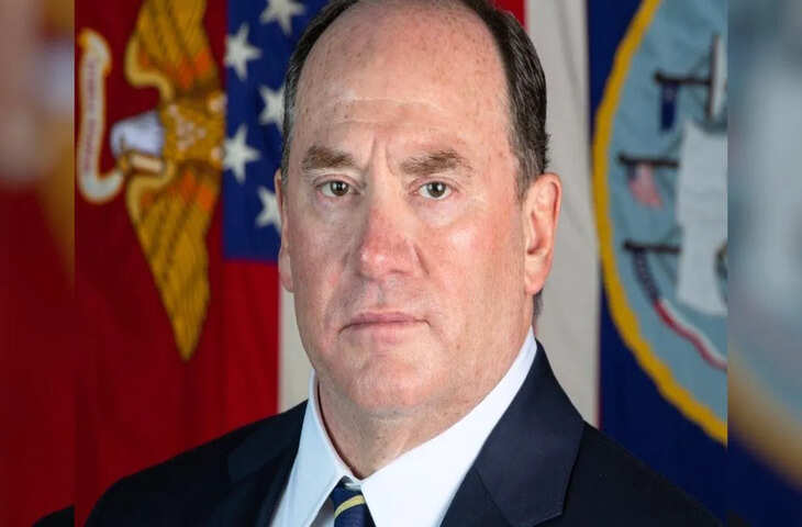 Iran War Update: होर्मुज में तनाव के बीच ट्रंप का सख्त कदम, आर्मी चीफ के बाद अब नेवी चीफ भी बर्खास्त