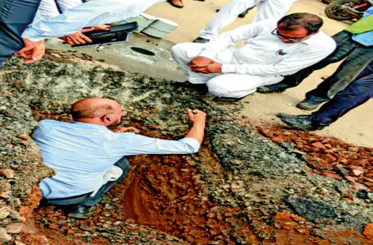 ग्वालियर की सड़कों की खुली पोल! गुणवत्ता जांचने गड्ढों में चली छेनी, परखी जा रही सड़क की मजबूती