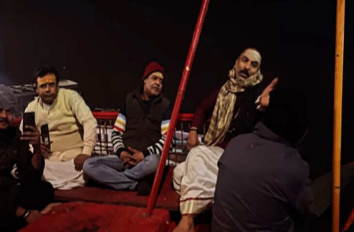 &lsquo;तेरे दिल के निकाले हम कहां भटके&hellip;&rsquo; बनारस घाट का वायरल वीडियो, पंडितों ने गाया दिल छू लेने वाला एलबम सॉन्ग