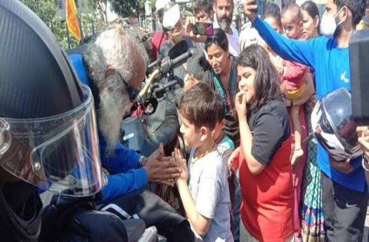 मालिक ने दिया वफादारी का इनाम, सुधर गया ड्राइवर और हाउसमेड का बुढ़ापा, लोगों की भर आई आंखें