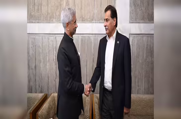 जयशंकर ने पाक संसद के स्पीकर से मिलाया हाथ तो अपनी ही तारीफ़ करने लगा PAK,&nbsp;भारत ने तुरंत दिखा दी औकात&nbsp;