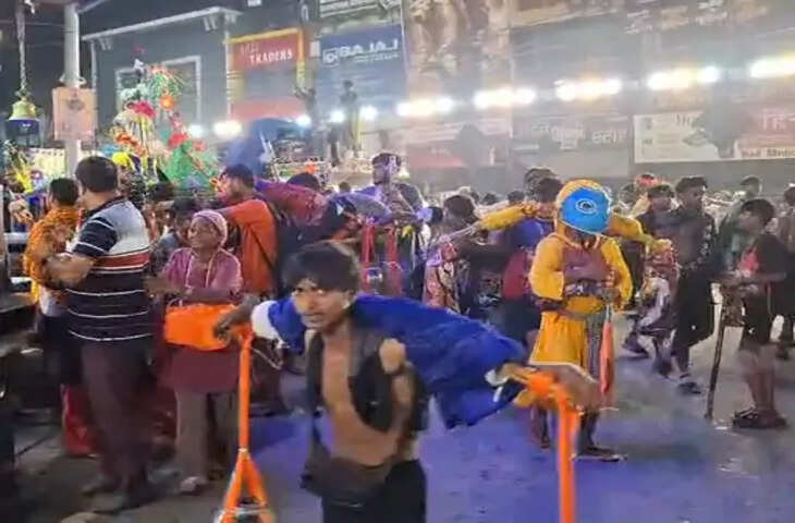 मुजफ्फरनगर में दिखा अनोखा कांवड़िया अंदाज, &lsquo;एलियन भोला&rsquo; बनकर पहुंचा शिवभक्त; देखने उमड़ी भीड़