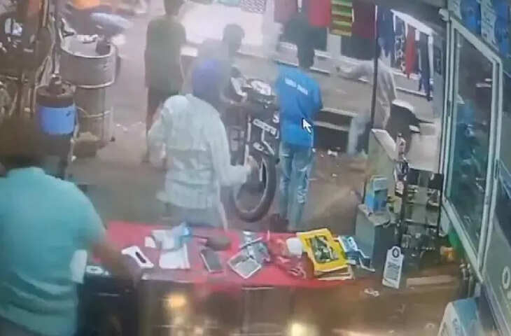 धार में दिनदहाड़े 12वीं छात्रा का अपहरण, ग्रामीणों की सतर्कता से बची जान