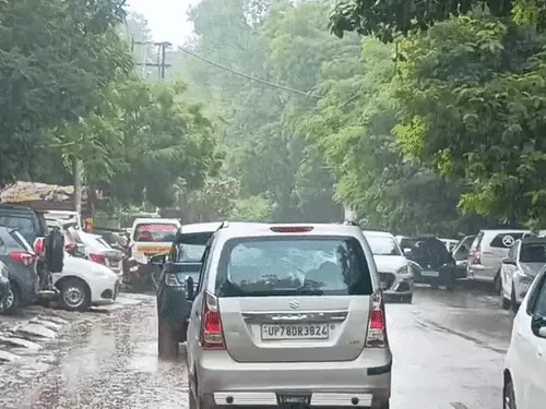 कानपुर में बारिश से मौसम हुआ सुहावना, गर्मी और उमस से राहत; अगले 24 घंटे भारी बारिश का अलर्ट