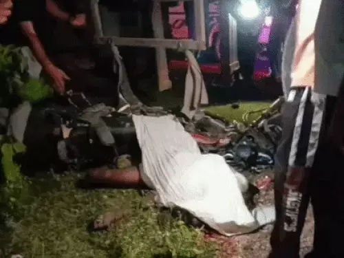 भीलवाड़ा में भीषण सड़क हादसा: तेज रफ्तार ट्रेलर ने बाइक को मारी टक्कर, पति की मौके पर मौत; पत्नी उछलकर दूर जा गिरी