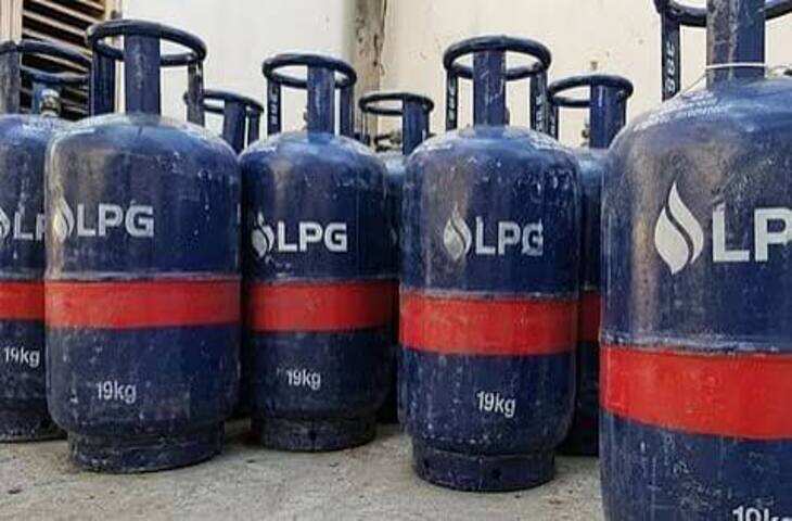 LPG Price Today: महीने की शुरुआत में महंगा हुआ Commercial Gas Cylinder, जानें दिल्ली-मुंबई समेत बड़े शहरों के नए दाम