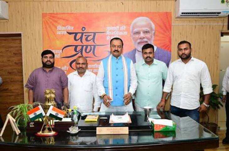 डिप्टी CM केशव प्रसाद मौर्य ने काशी विश्वनाथ मंदिर में किया दर्शन-पूजन: बनकटी हनुमान मंदिर में भी की पूजा, प्रदेश की खुशहाली की कामना