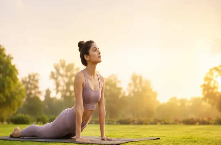 Morning Yoga Benefits: सुबह योग करने से मिलते हैं ये जबरदस्त फायदे, दिनभर रहेंगे फिट, एक्टिव और तनावमुक्त