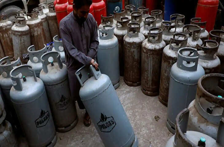 पाकिस्तान में LPG संकट! ईरान से सप्लाई बंद, सिलेंडर के दाम 7000 रुपये तक पहुंचे, आम जनता परेशान
