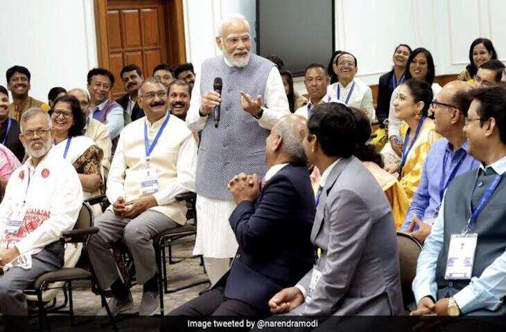 टीचर्स डे पर PM मोदी ने शिक्षकों से की बातचीत, वीडियो में पूछा- अच्छा स्पीकर बनने के लिए क्या करूं? टीचर बोलीं- कॉन्फिडेंस जरूरी