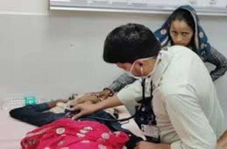 अलवर अस्पताल में विवाद: एक्सक्लूसिव वीडियो में देंखे डाइटिशियन पर मरीज की परिजन को थप्पड़ मारने का आरोप, हंगामे के बाद माहौल तनावपूर्ण