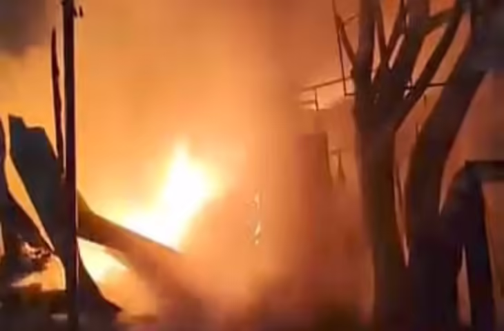 मधुबनी: प्राइवेट बस स्टैंड के पास देर रात भीषण आग, 15 दुकानें राख