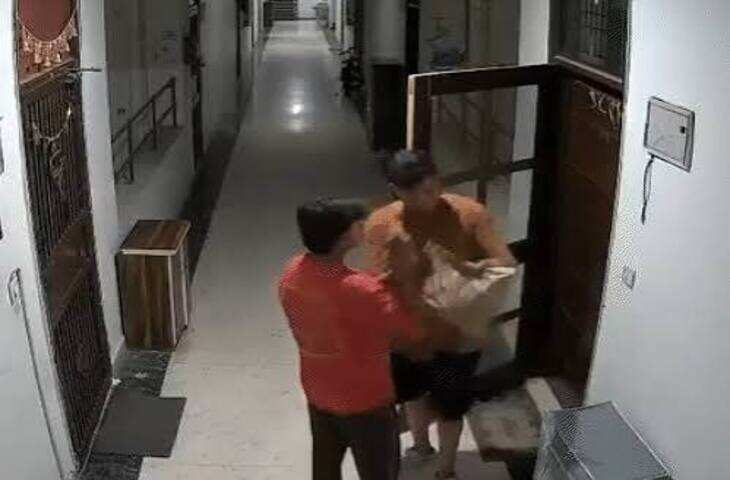 मेरठ में 5 मिनट लेट हुआ ऑर्डर तो डिलीवरी बॉय की कर दी पिटाई, CCTV में कैद घटना; विरोध में 20 से ज्यादा डिलीवरी बॉय धरने पर बैठे