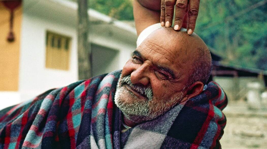 Neem karoli baba teachings happy and wealthy life