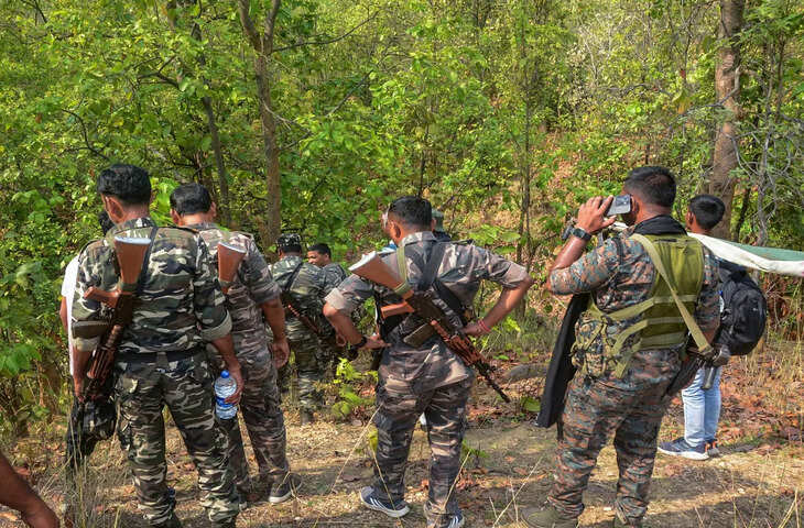 पोड़ाहाट जंगल में सुरक्षाबलों और नक्सलियों के बीच मुठभेड़, दो नक्सलियों के मारे जाने की सूचना