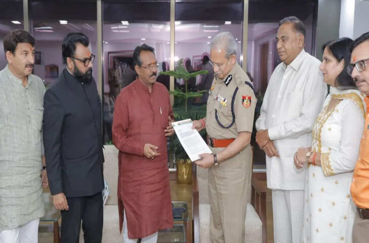 मल्लिकार्जुन खरगे के बयान पर सियासी घमासान, BJP ने FIR की मांग की