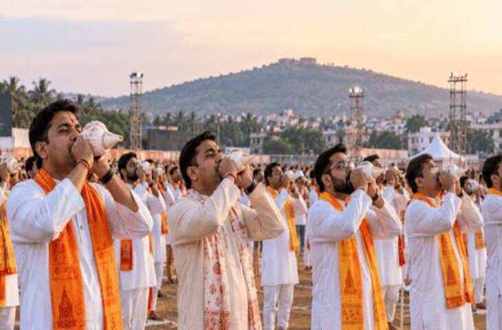 Nashik Kumbh Mela: 517 श्रद्धालुओं ने एक साथ बजाए शंख, नासिक में बना गिनीज वर्ल्ड रिकॉर्ड