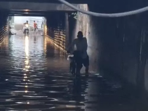 ग्वालियर में बारिश से रेलवे अंडरपास बने खतरा, पानी भरने से हादसे की आशंका; झांसी मंडल ने बढ़ाई निगरानी