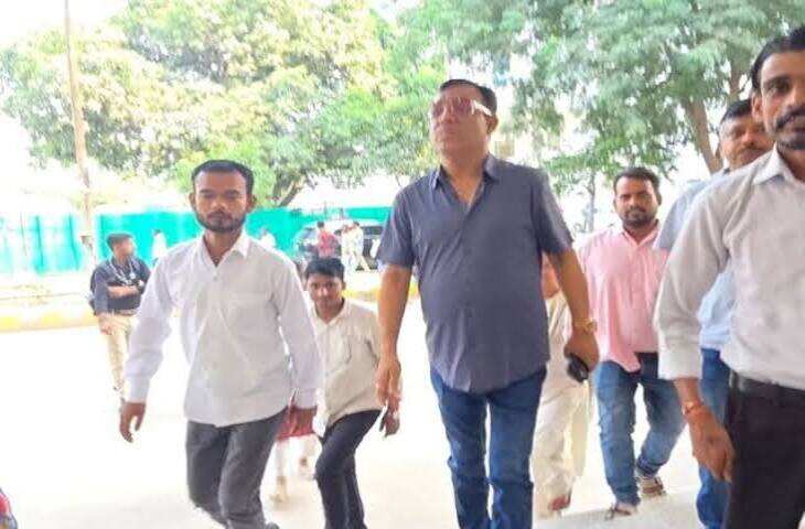 बमबाजी में घायल महिला की मौत के बाद अयोध्या-लखनऊ में हंगामा, सड़क पर शव रखकर प्रदर्शन; 22 दिन पहले बेटे की हुई थी हत्या