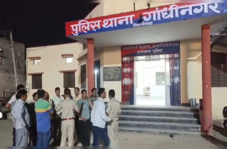 रिश्तो को तार-तार करने वाली एक घटना भीलवाड़ा में सामने आई है. पत्नी ने पति से पीछा छुड़ाने के लिए अश्लील वीडियो बनाकर वायरल कर दिए. वीडियो वायरल करने का आरोप भी पति पर लगा दिया. वीडियो वायरल होने के बाद मामला पुलिस थाने तक पहुंचा तो सब सन्न रह गए, जो विवाहिता पति पर अश्&zwj;लील वीडियो वायरल करने का आरोप लग रही थी. पुलिस जांच में पत्नी ही साजिशकर्ता निकली. पत्नी ने पति से पीछा छुड़ाने के लिए प्रेमी के साथ मिलकर ही अश्&zwj;लील वीडियो वायरल की थी.