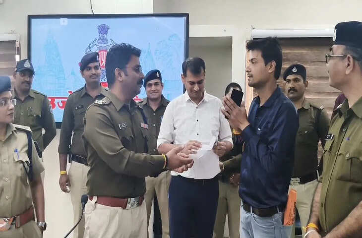 उज्जैन पुलिस ने 406 चोरी हुए मोबाइल्स वापस किए, होली से पहले लौटे 73 लाख रुपए के नुकसान का राहत