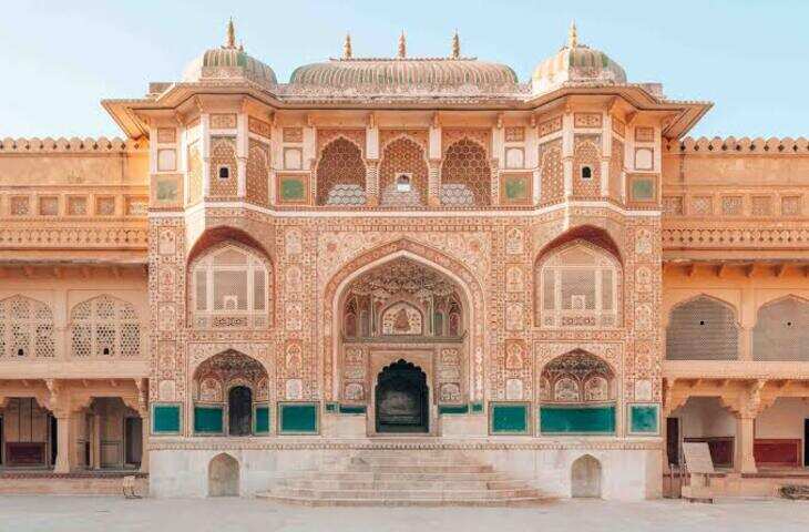 Amer Fort: राजपूत वैभव और इतिहास की कहानी कहता आमेर किला, जानें इसकी खास बातें