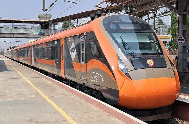 वंदे भारत एक्सप्रेस में TTE पर बिना रसीद टिकट काटने का आरोप, पैसेंजर का दावा- मांगी पर्ची तो कहा &lsquo;डबल लगेगा&rsquo;