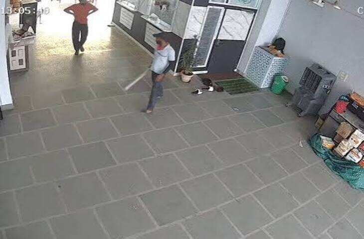 जयपुर मुहाना मंडी में फल व्यापारी पर हमला: 20 बदमाशों ने ऑफिस में घुसकर की मारपीट, लूट की कोशिश CCTV में कैद