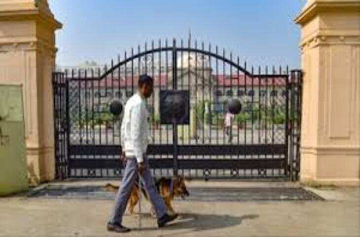 विशेष न्यायाधीश ने आरोपियों को एससी/एसटी एक्ट समेत आईपीसी की धाराओं के तहत तलब किया