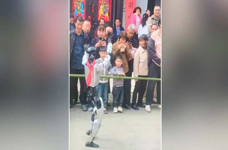 चीन में लाइव डेमो के दौरान ह्यूमनॉइड रोबोट बेकाबू, बच्चे को मारा थप्पड़&mdash;वीडियो वायरल