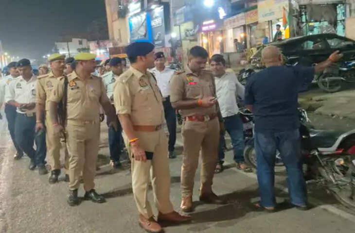 गोरखपुर में नो-पार्किंग पर सख्ती, सड़क पर खड़ी 10 गाड़ियों पर लगा व्हील क्लैंप