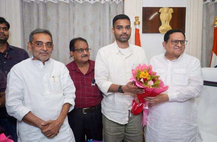 पंचायती राज मंत्री दीपक प्रकाश ने MLC पद की ली शपथ, सभापति अवधेश नारायण सिंह ने दिलाई शपथ