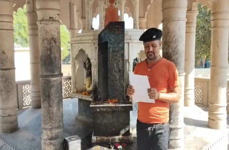 &lsquo;भैंस मिले या फिर&hellip;&rsquo;, उज्जैन में 9 महीने पहले चोरी हुई, नहीं ढूंढ पाई पुलिस, किसान ने शनि महाराज से लगाई न्याय की गुहार