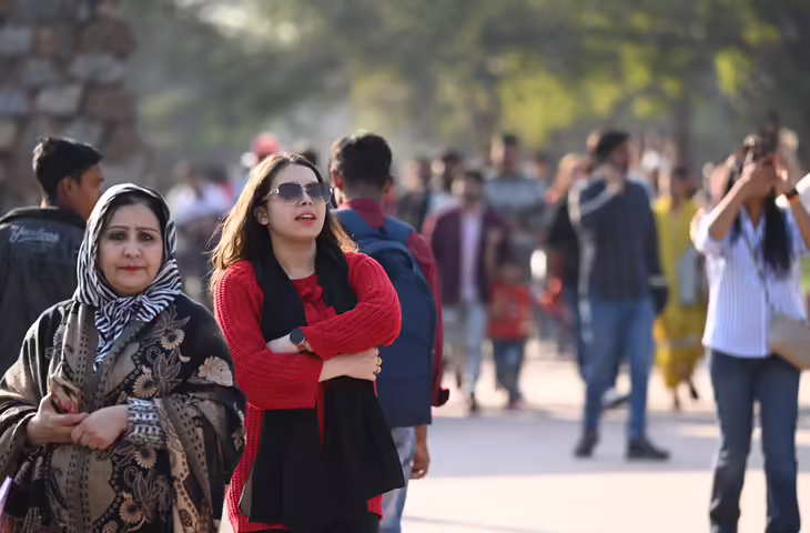 राजस्थान में वेस्टर्न डिस्टरबेंस का बढा असर, फुटेज में जानें बीकानेर संभाग में हल्की बर्फीली हवाऐं, क्रिसमस के बाद बढ़ेगी सर्दी