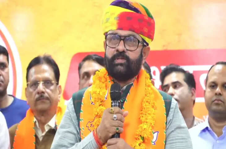 भाजपा से कांग्रेस में लौटे महेंद्र सिंह मालवीय ने पीसीसी वॉर रूम में डोटासरा से की मुलाकात