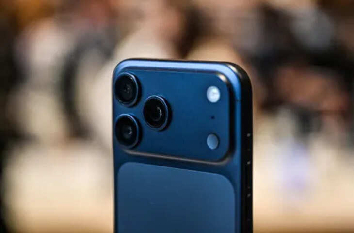 मॉडल पूछकर छीना iPhone 18 Pro, बाइक सवार बदमाशों ने लड़की को बनाया निशाना