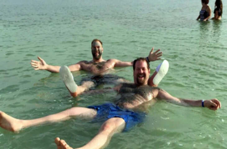 दुनिया का सबसे रहस्यमयी समुद्र जहाँ लाख कोशिशों के बाद भी नहीं डूब सकता इंसान, जाने कहाँ है ये स्थान ?