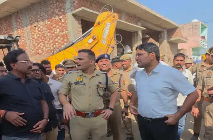 संभल में तीसरे दिन भी बुलडोजर कार्रवाई, मस्जिद मुस्तफा कादरी का अधिकांश हिस्सा ध्वस्त