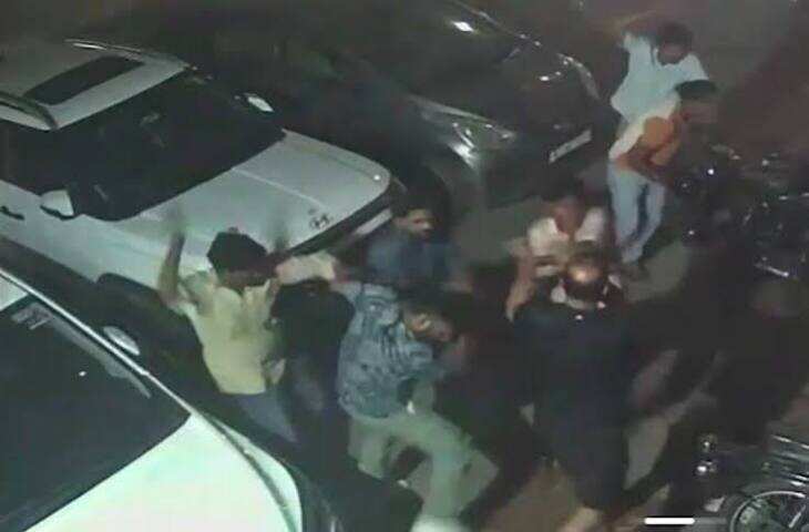 जयपुर में होटल के बाहर खूनी बवाल: एक्सक्लूसिव फुटेज में देंखे दोस्तों पर लाठी-डंडों से हमला, तोड़फोड़ के बाद कैश काउंटर से 30 हजार रुपये लूटने का आरोप
