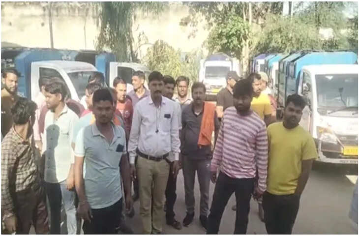 राजस्थान के गंगापुर सिटी में नगर की सफाई व्यवस्था पर बड़ा संकट खड़ा हो गया है। यहां कचरा संग्रहण का काम कर रही एक निजी कंपनी ने नगर परिषद पर लगभग 3 करोड़ रुपये की बकाया राशि का आरोप लगाते हुए सेवाएं बंद कर दी हैं। इसके चलते शहर में जगह-जगह कचरे के ढेर लगने शुरू हो गए हैं और आम नागरिकों को भारी परेशानी का सामना करना पड़ रहा है।  सूत्रों के अनुसार, कंपनी का कहना है कि लंबे समय से भुगतान नहीं होने के कारण उसे आर्थिक संकट का सामना करना पड़ रहा है, जिसकी वजह से कचरा उठाने का काम रोकना पड़ा। कंपनी ने स्पष्ट किया है कि जब तक बकाया राशि का भुगतान नहीं किया जाता, तब तक सेवाएं दोबारा शुरू करना संभव नहीं है।  शहर में बढ़ी गंदगी, लोगों में नाराजगी  कचरा संग्रहण व्यवस्था ठप होने के बाद शहर के कई वार्डों और बाजार क्षेत्रों में कूड़े के ढेर दिखाई देने लगे हैं। स्थानीय निवासियों का कहना है कि नियमित सफाई न होने से बदबू और बीमारियों का खतरा बढ़ रहा है। खासकर घनी आबादी वाले इलाकों में स्थिति और भी खराब होती जा रही है।  दुकानदारों और स्थानीय व्यापारियों ने भी इस स्थिति पर चिंता जताई है। उनका कहना है कि गंदगी के कारण ग्राहकों की आवाजाही प्रभावित हो रही है, जिससे व्यापार पर सीधा असर पड़ रहा है।  नगर परिषद और कंपनी के बीच विवाद  नगर परिषद और सफाई कंपनी के बीच भुगतान को लेकर लंबे समय से विवाद चल रहा है। कंपनी का आरोप है कि बार-बार मांग करने के बावजूद भुगतान नहीं किया गया, जबकि नगर परिषद की ओर से अभी तक इस पूरे मामले पर कोई आधिकारिक बयान सामने नहीं आया है।  स्थानीय प्रशासन के कुछ अधिकारियों का कहना है कि वित्तीय प्रक्रियाओं और बजट आवंटन में देरी के कारण यह स्थिति बनी है, और जल्द ही समाधान निकालने के प्रयास किए जा रहे हैं।  स्वास्थ्य को लेकर चिंता  स्वास्थ्य विशेषज्ञों ने चेतावनी दी है कि यदि समय रहते कचरा निस्तारण व्यवस्था बहाल नहीं की गई तो डेंगू, मलेरिया और अन्य संक्रामक बीमारियों का खतरा बढ़ सकता है। गर्मी के मौसम में कचरे के ढेर संक्रमण फैलने का प्रमुख कारण बन सकते हैं।  समाधान की उम्मीद  फिलहाल प्रशासन और कंपनी के बीच बातचीत की संभावना जताई जा रही है। उम्मीद की जा रही है कि बकाया भुगतान को लेकर जल्द कोई समाधान निकलेगा, जिससे शहर की सफाई व्यवस्था फिर से सुचारू हो सकेगी।