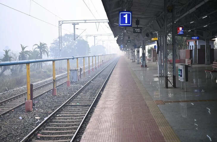भारत का अनोखा रेलवे स्टेशन, जहां ट्रेन तो गुजरती है लेकिन पहुंचने के लिए नहीं है कोई सड़क