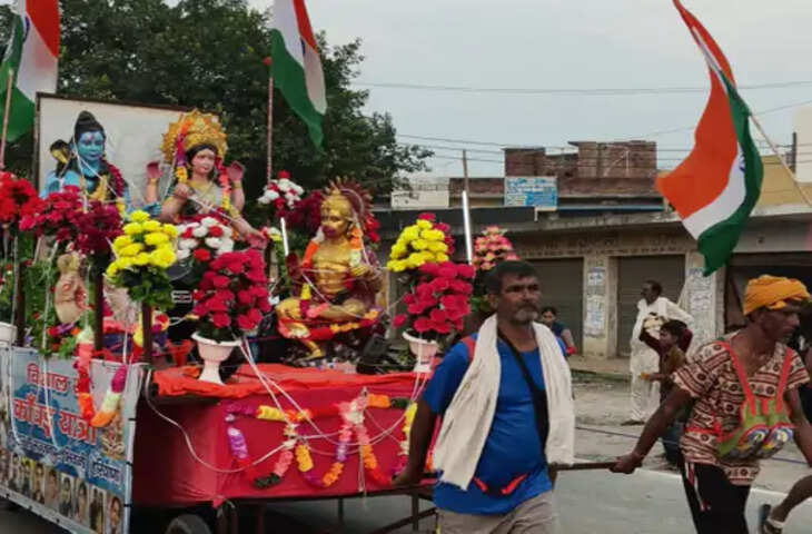 सावन में शिवभक्ति के रंग में डूबा शामली, तहसील चौराहे पर आकर्षण का केंद्र बना विशाल डमरू