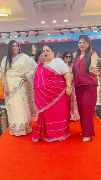ना उम्र की चिंता, ना लोगों की परवाह... 'जिगर थामके बैठो' गाने पर आंटियों के डांस ने मचाया तहलका, देखे वीडियो