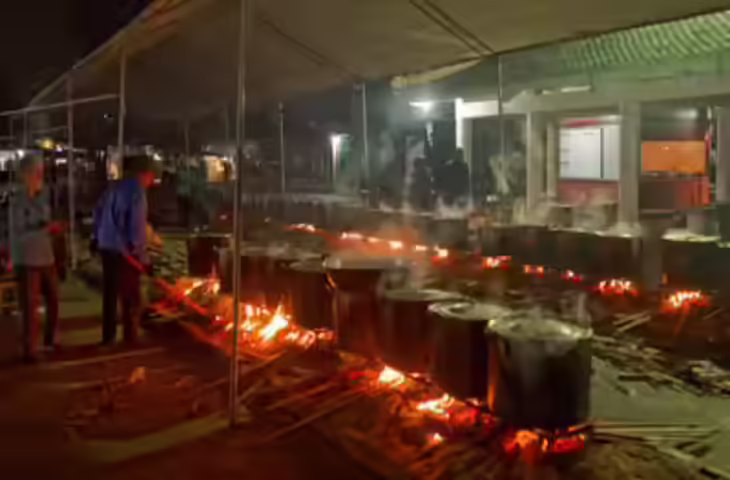 गुजरात का चंदंकी गांव: जहां पूरी बस्ती एक साथ बैठकर खाती है खाना, सामुदायिक रसोई बनी पहचान